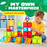 Kind baut sein eigenes Meisterwerk mit Magnetic Tiles Build & Beyond
