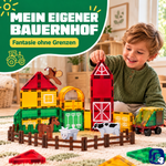 Kind baut einen Bauernhof mit den magnetischen Bausteinen Bauernhof-Chaos