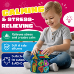 Apaisant et relaxant : enfant jouant avec le Fidget String Building Set