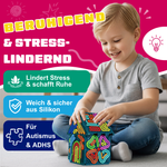 Apaisant et relaxant : enfant jouant avec le kit de construction Fidget-Fäden