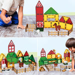 Kind bouwt vrolijk met Magnetic Tiles Farmyard Frenzy van Fits4Kids