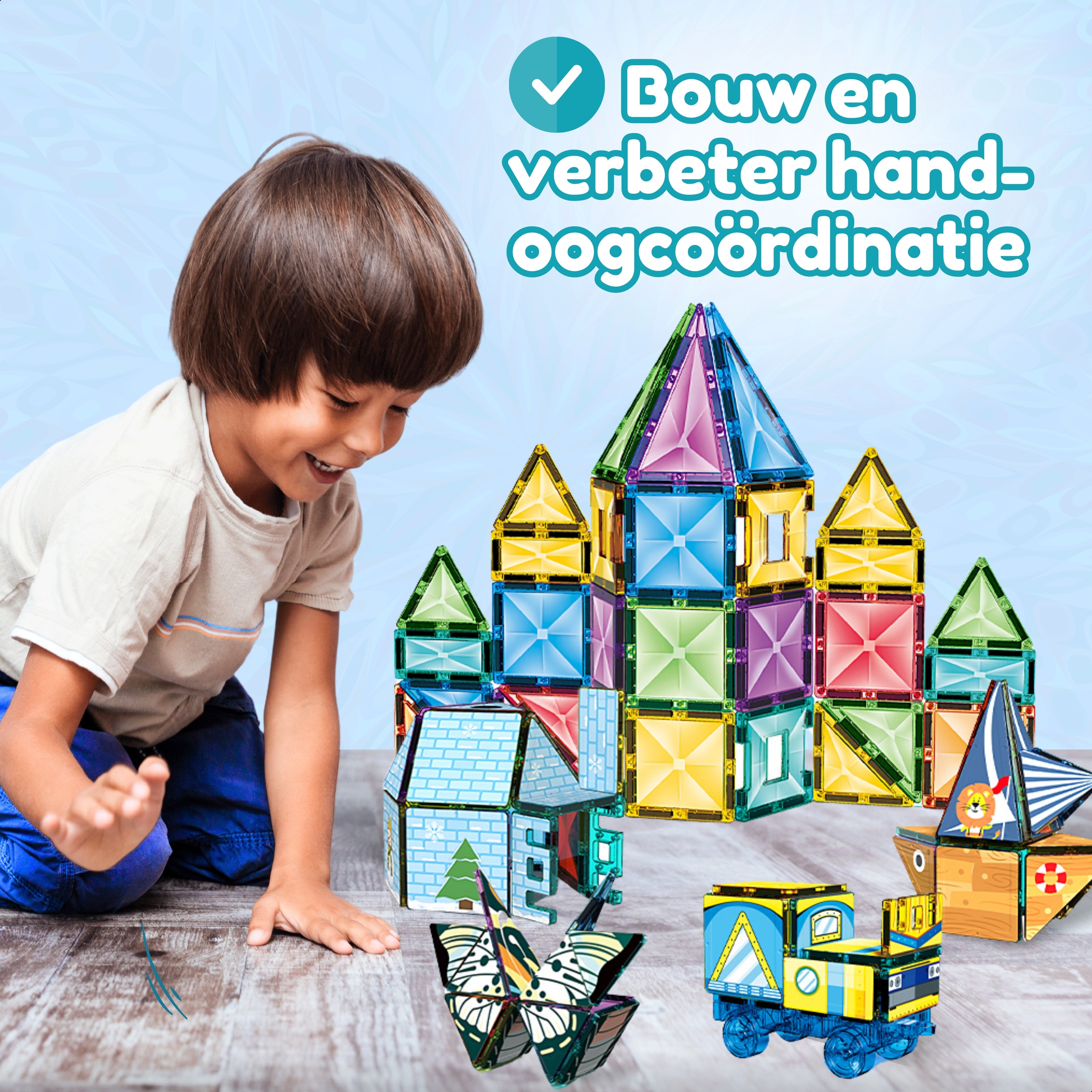 Kind bouwt vrolijk met Magnetic Tiles Kaleidoscopic Creations van Fits4Kids