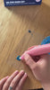 Kind bouwt met de Fits4Kids 3D pen op lage temperatuur (PCL)